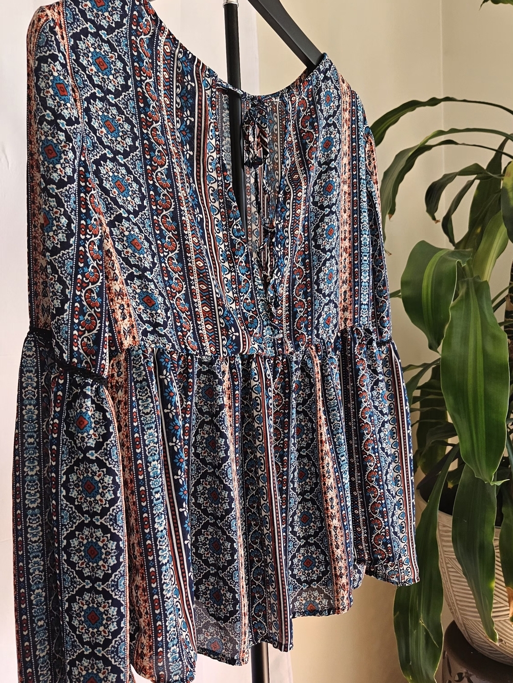 ​Cielo Boho Geometric Pattern Babydoll Blouse Size S Long Bell Sleeve Keyhole - Picture 5 of 12